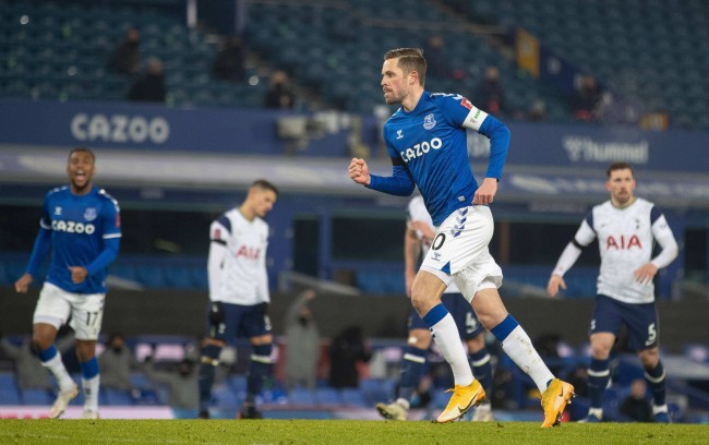 随着比赛深 随着比赛深